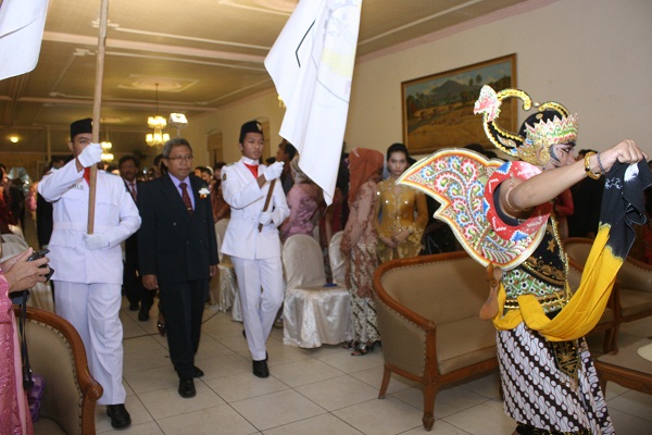 Hari Indarjoko, M.Pd Kelulusan SMAN 21 Surabaya