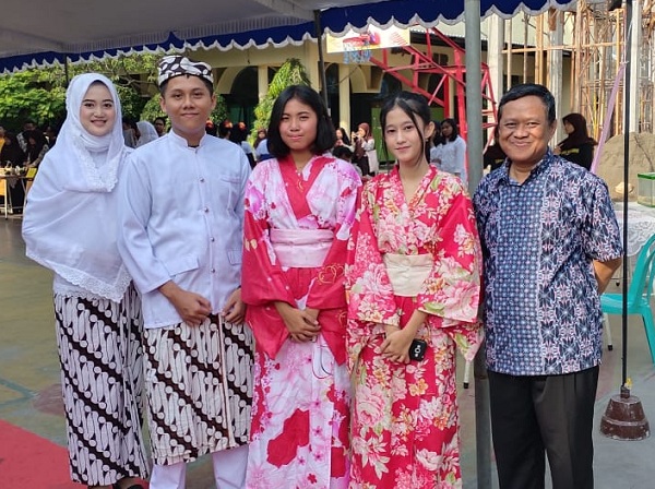 Putra Putri SMAN 21 Surabaya