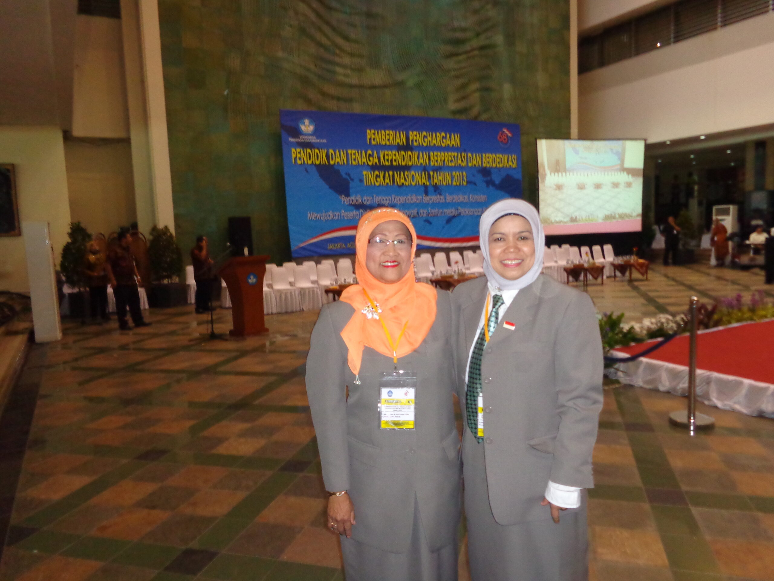 Penerimaan Penghargaan Kepala Sekolah Berprestasi Tingkat Nasional