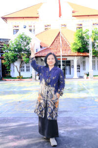 Dra. Kristiwi Estuningsih,